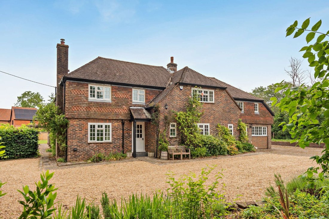 House in Billingshurst, England 1 - 17645275