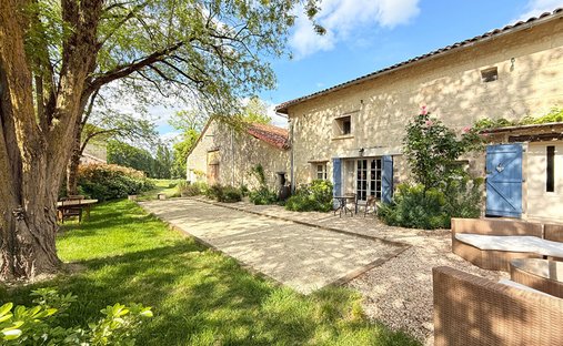 Villa in Saint-Romain, Nouvelle-Aquitaine, France 1