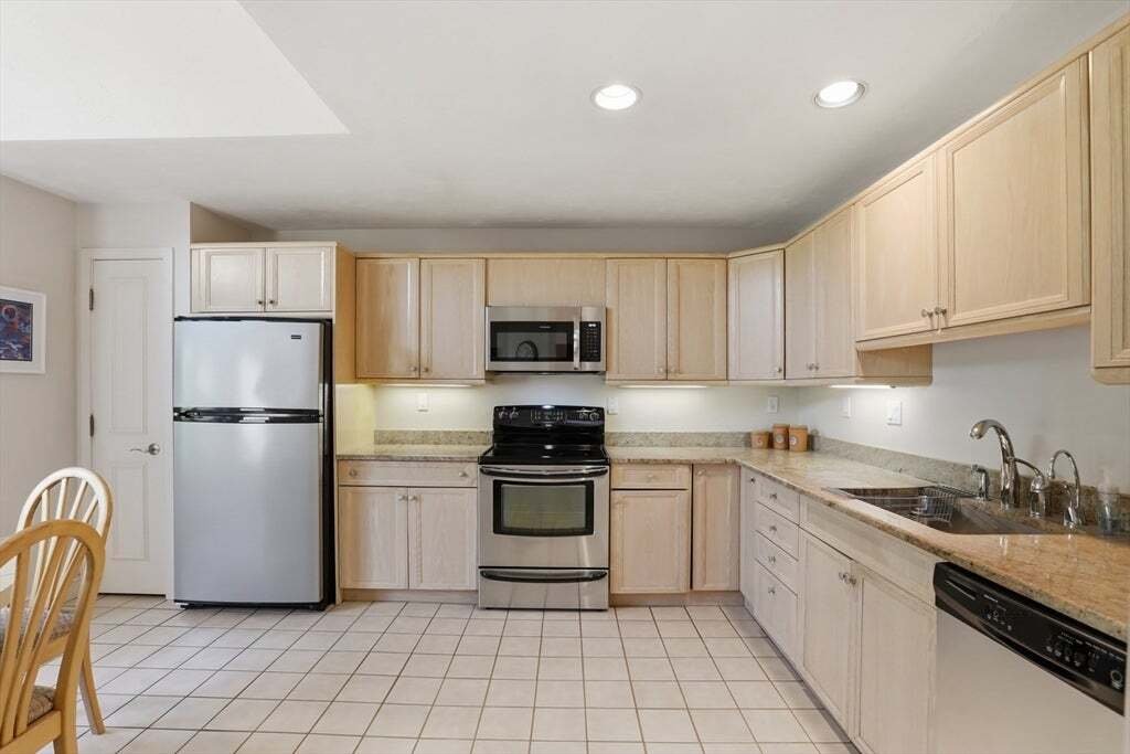 Condo in Winchester, Massachusetts, United States 5 - 18150210