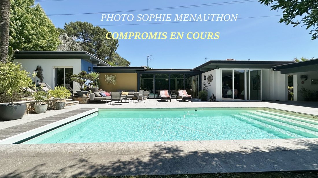 Villa in Anglet, Nouvelle-Aquitaine, France 1 - 17099972