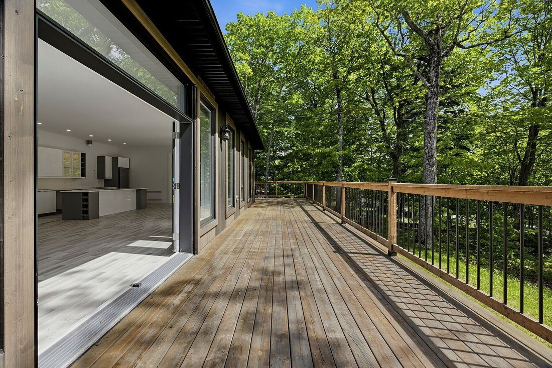 House in Estérel, Quebec, Canada 4 - 18150233