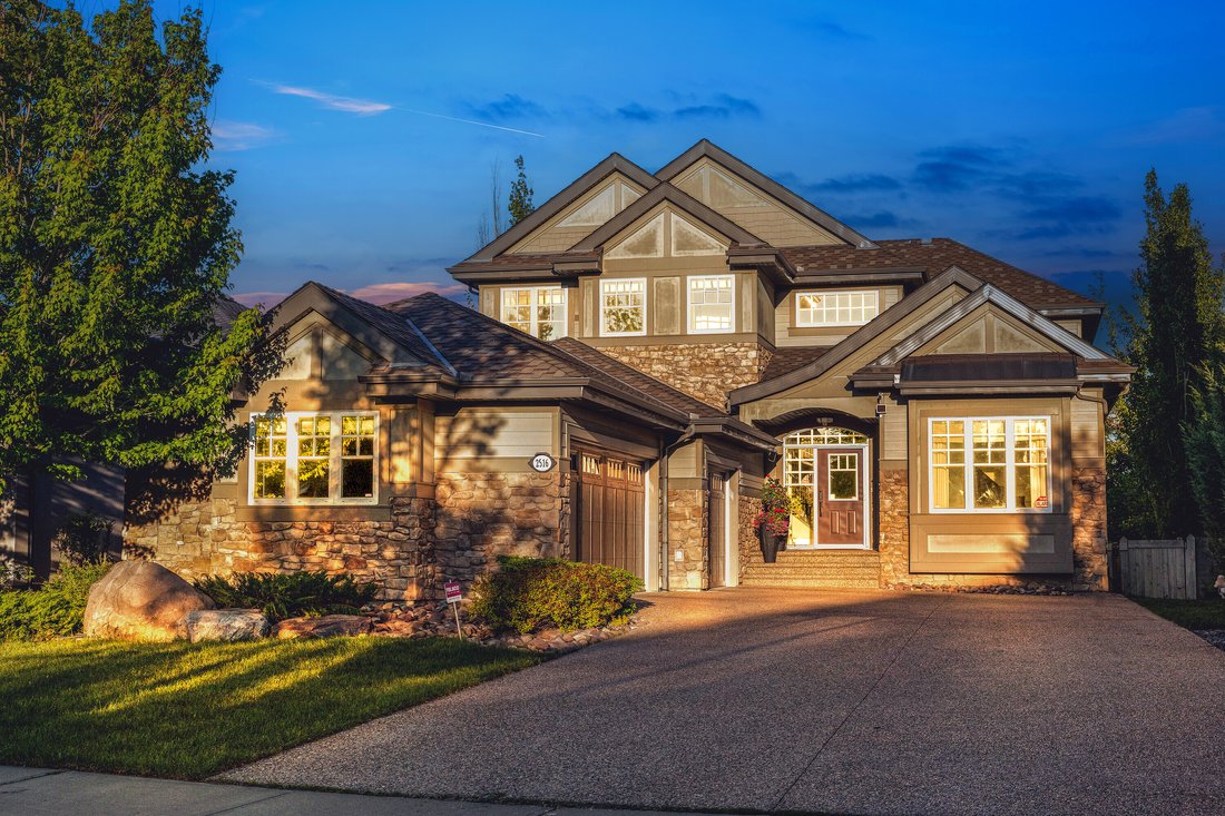 House in Edmonton, Alberta, Canada 1 - 18150237