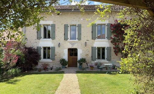 Villa in Léguillac-de-Cercles, Mareuil en Perigord, France 1