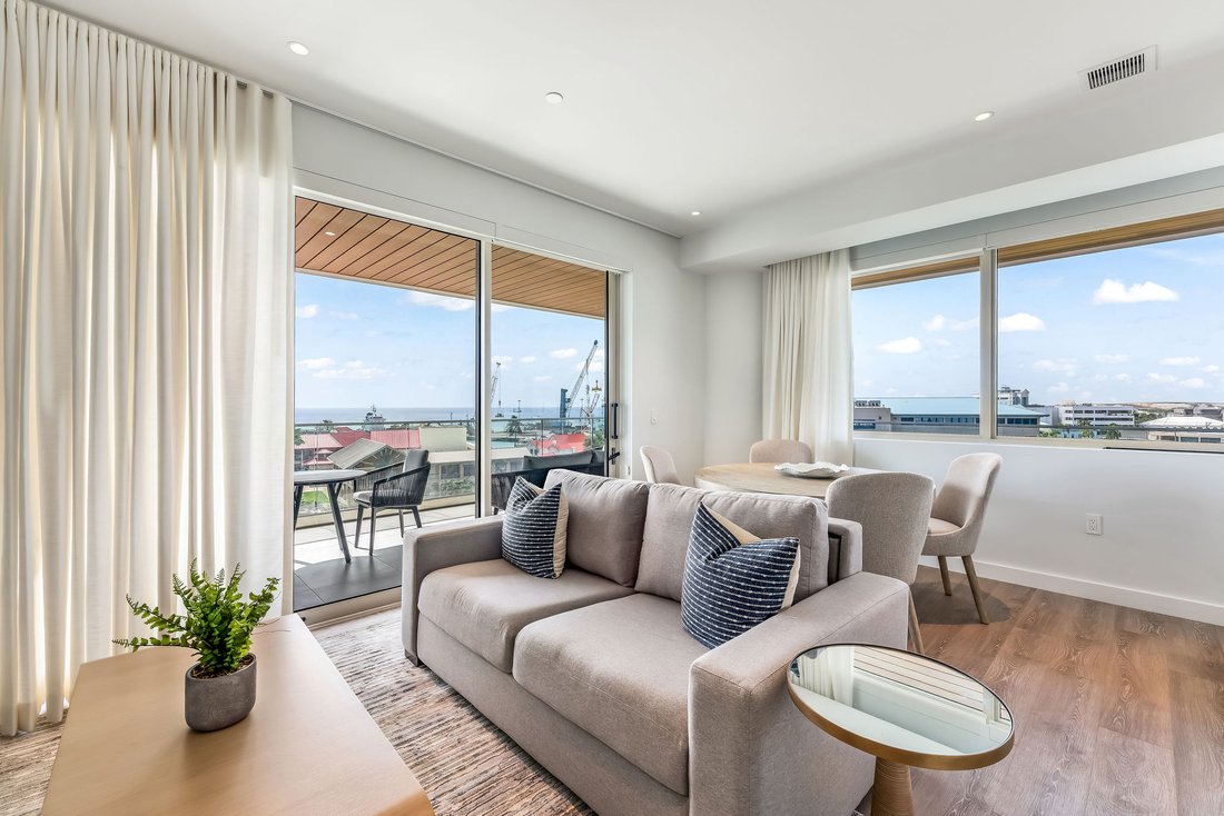 Condo in George Town, George Town, Cayman Islands 3 - 17715347