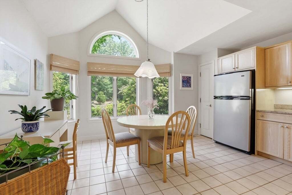 Condo in Winchester, Massachusetts, United States 4 - 18150210