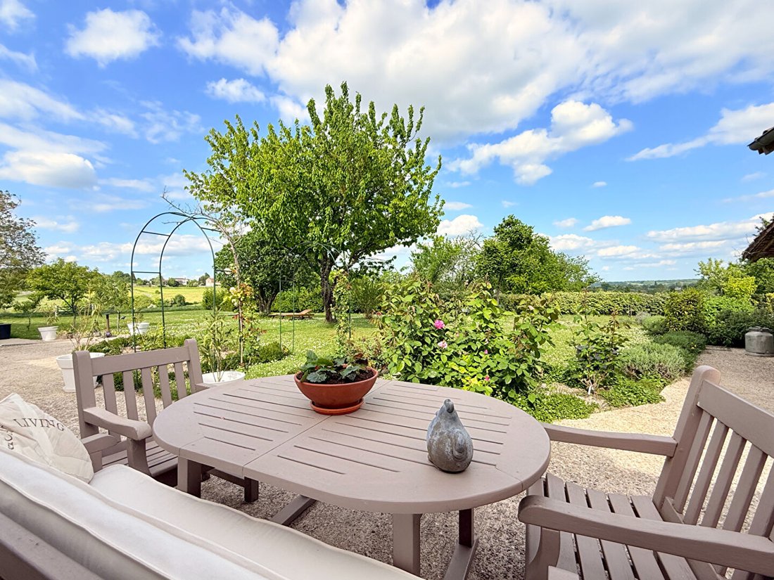 Villa in Aubeterre-sur-Dronne, Nouvelle-Aquitaine, France 4 - 18150535
