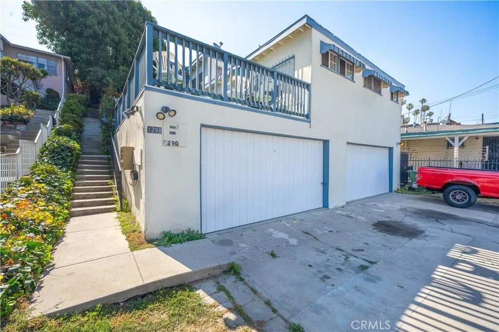 Los Angeles, California, United States 3 - 18148337