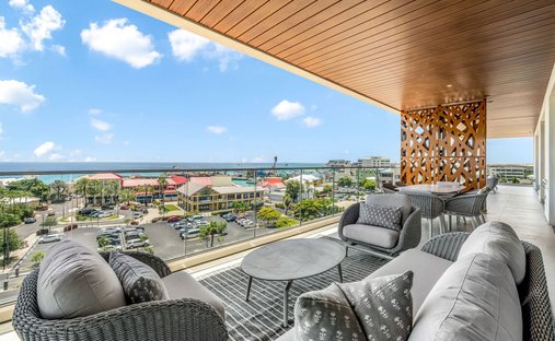 Condo in George Town, George Town, Cayman Islands 1