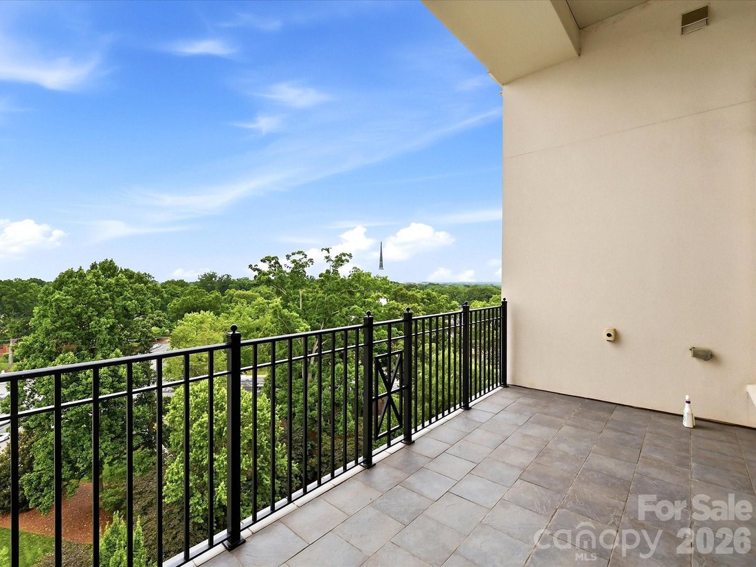 Condo in Charlotte, North Carolina, United States 5 - 18146005