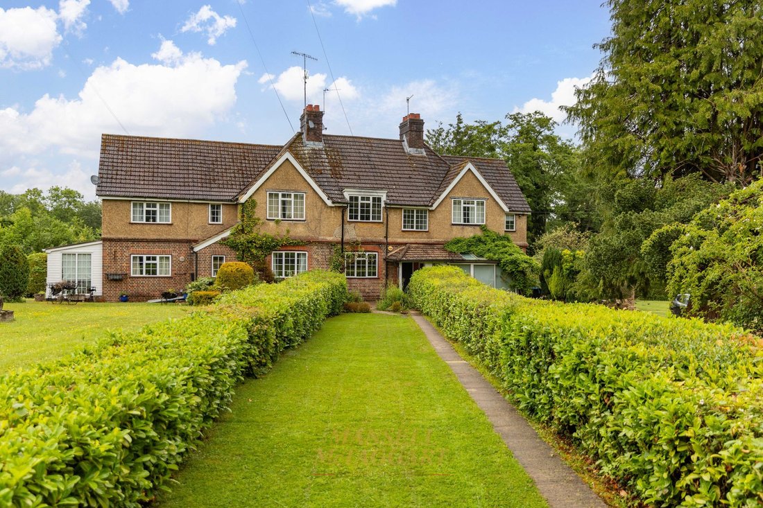 House in East Grinstead, England 1 - 18146647