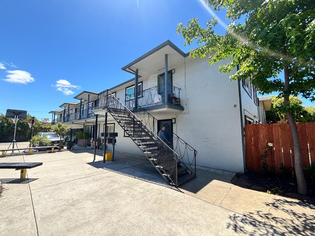 San Mateo, California, United States 3 - 17979240