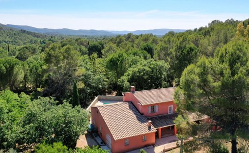 Villa in Forcalqueiret, Provence-Alpes-Côte d'Azur, France 1