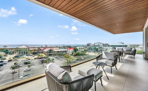 Condo in George Town, George Town, Cayman Islands 1