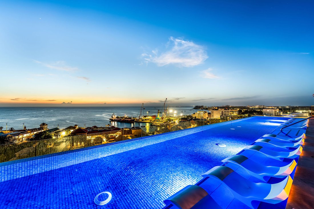 Condo in George Town, George Town, Cayman Islands 2 - 17715347