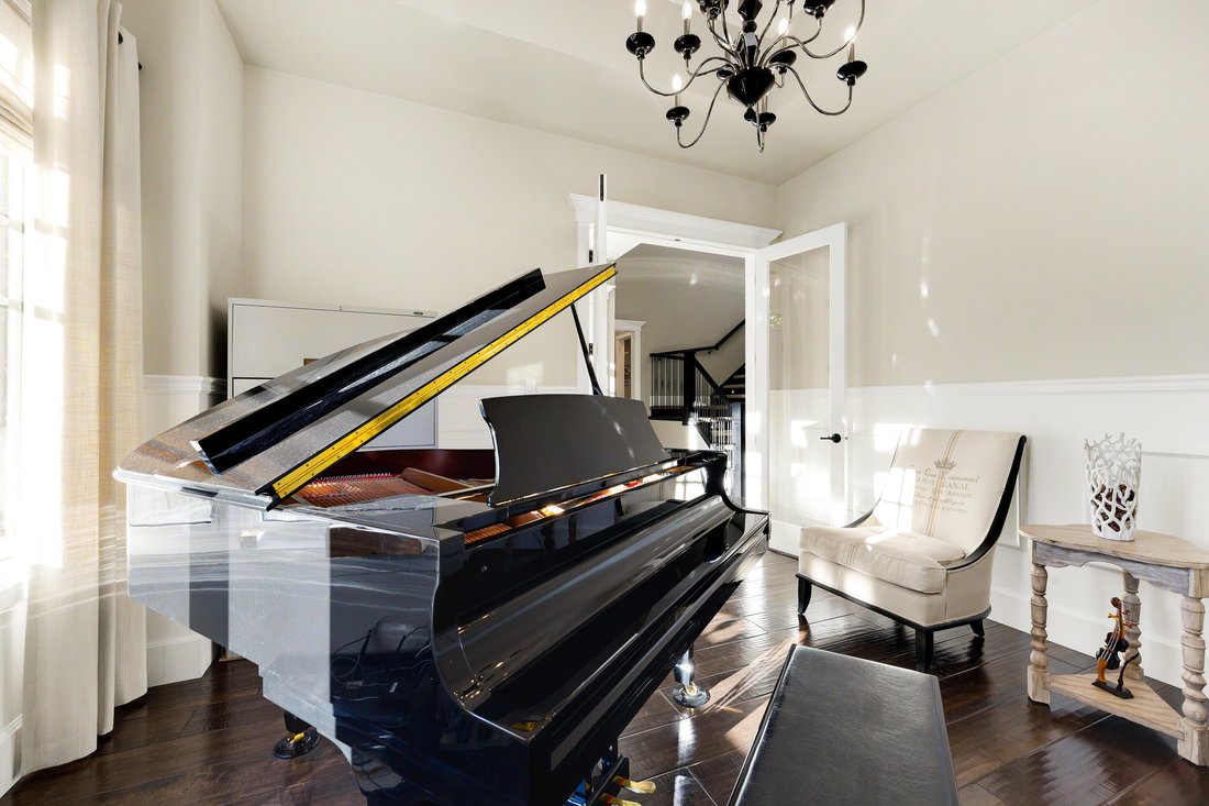 House in Edmonton, Alberta, Canada 4 - 18150237