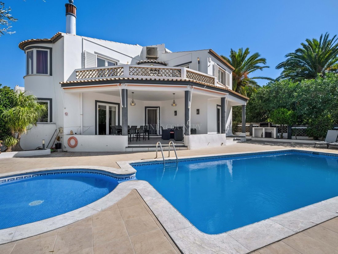 Villa in Loule (Sao Clemente), Algarve, Portugal 1 - 16797665
