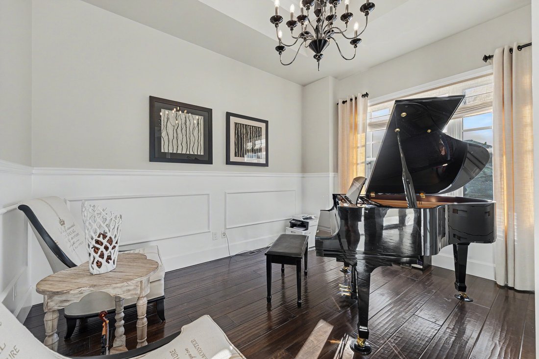 House in Edmonton, Alberta, Canada 3 - 18150237