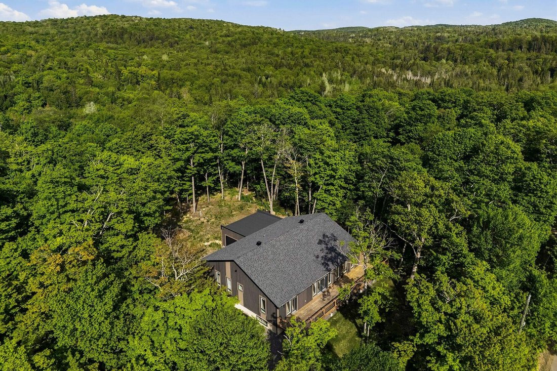 House in Estérel, Quebec, Canada 2 - 18150233