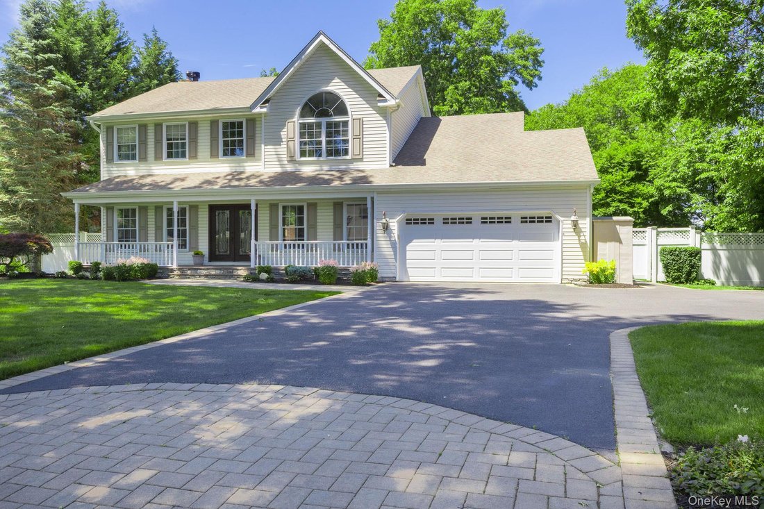 House in Nesconset, New York, United States 1 - 18146119