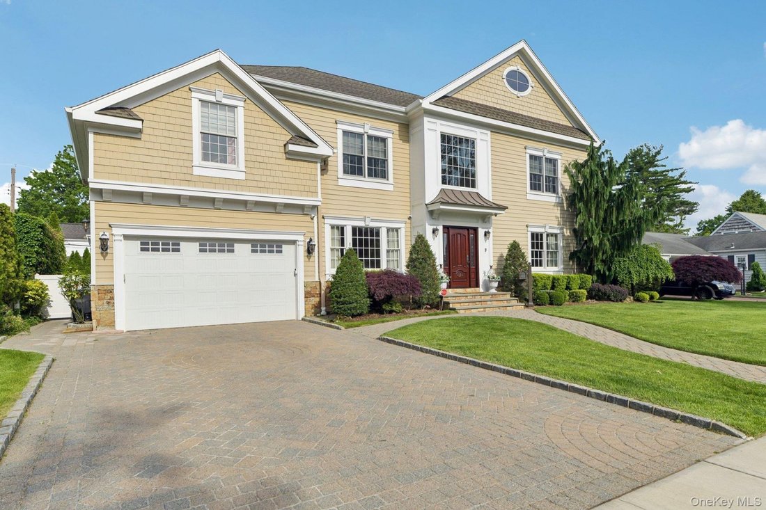 House in Garden City, New York, United States 2 - 18151017