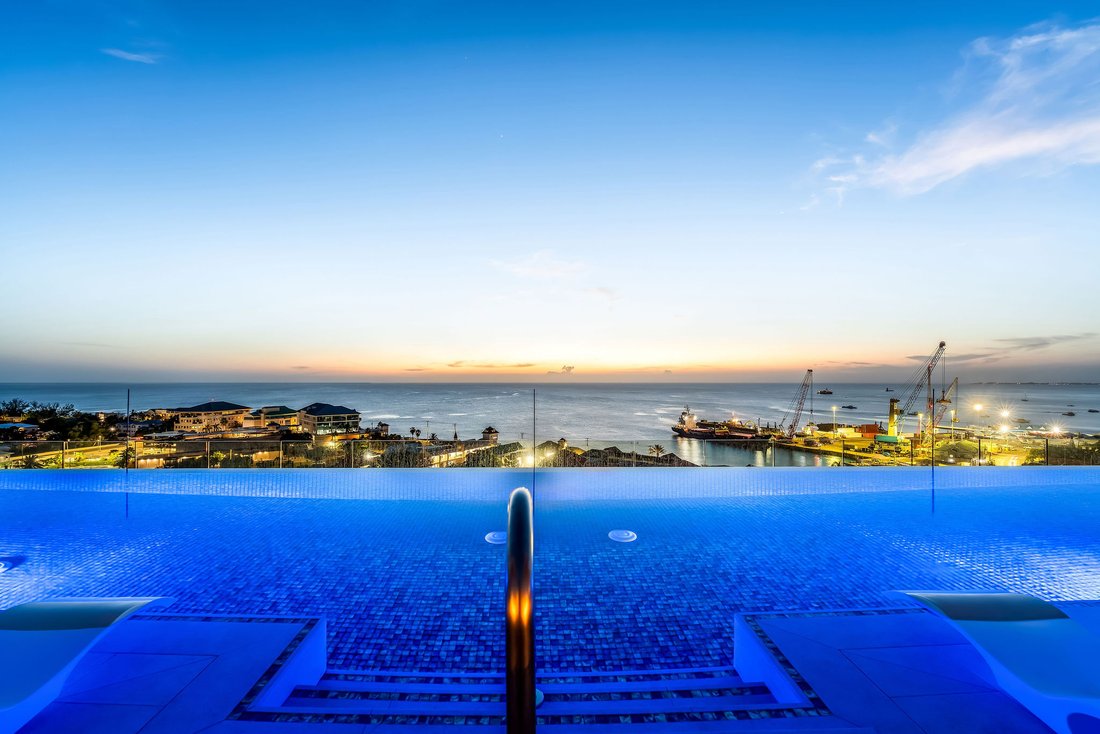 Condo in George Town, George Town, Cayman Islands 2 - 17715346