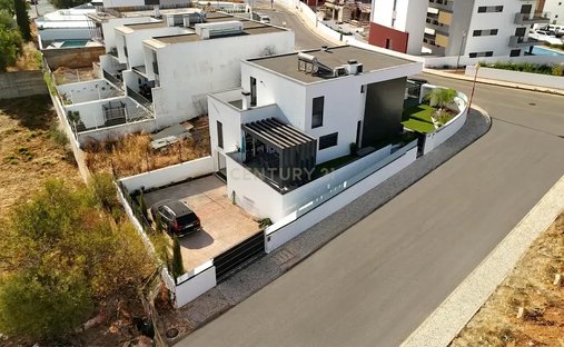 Villa in Alvor, Algarve, Portugal 1
