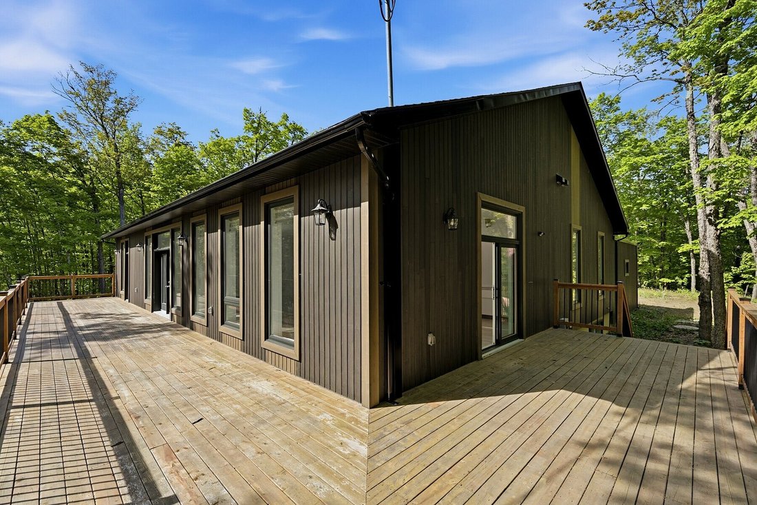 House in Estérel, Quebec, Canada 5 - 18150233