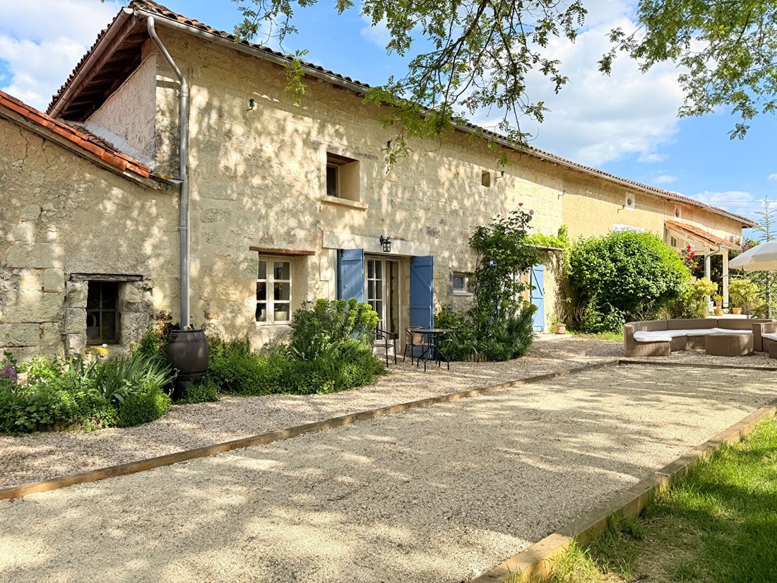 Villa in Aubeterre-sur-Dronne, Nouvelle-Aquitaine, France 3 - 18150535