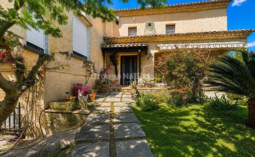 House in La Plaine, Beaucaire, France 1