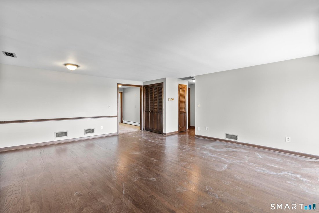 New Britain, Connecticut, United States 5 - 18147633