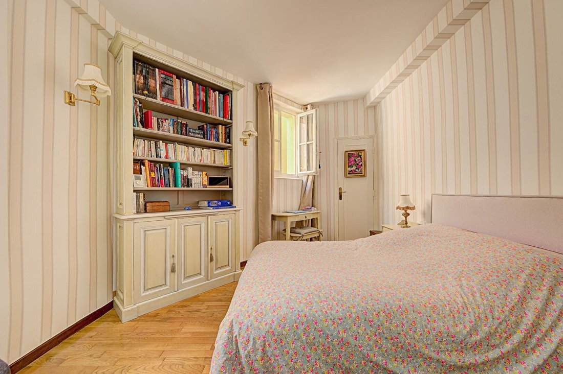 Apartment in Domaine National du Château, Versailles, France 3 - 18146215