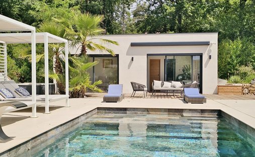 Villa in Châteauneuf-Grasse, Provence-Alpes-Côte d'Azur, France 1