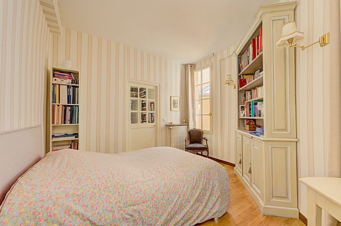 Apartment in Domaine National du Château, Versailles, France 4 - 18146215