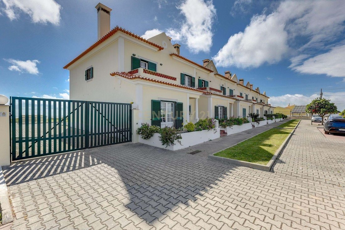 Villa in Sao Pedro da Cadeira, Lisbon, Portugal 1 - 18150336