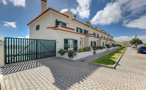 Villa in Sao Pedro da Cadeira, Lisbon, Portugal 1