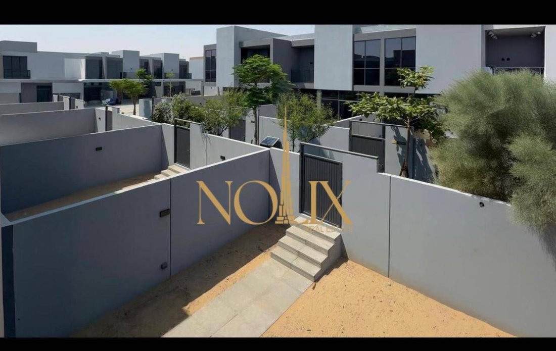 Townhouse in Al Ruwaidat Suburb, Sharjah Emirate, United Arab Emirates 1 - 18145555