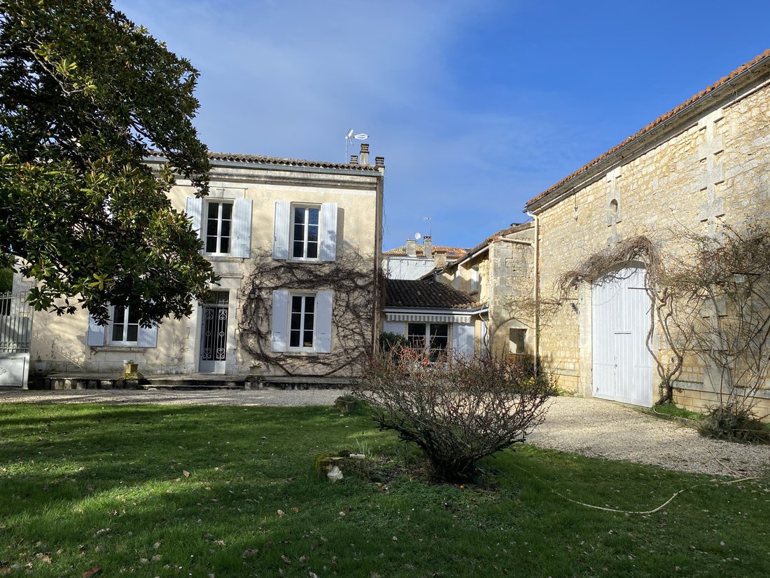 House in Champ de Mars-Bussatte-Victor Hugo, Angoulême, France 1 - 16498092