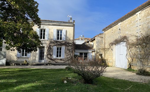 House in Champ de Mars-Bussatte-Victor Hugo, Angoulême, France 1