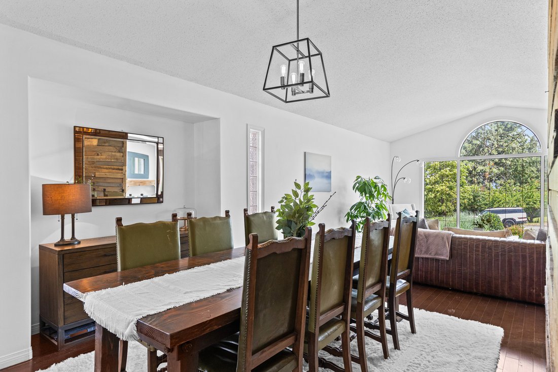 House in Kelowna, British Columbia, Canada 5 - 18149937