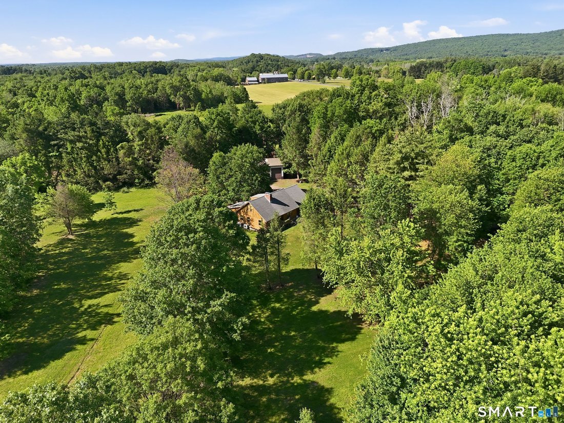 House in Suffield, Connecticut, United States 4 - 18144701