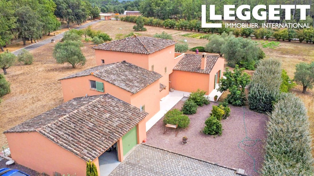 Villa in Bagnols-en-Forêt, Provence-Alpes-Côte d'Azur, France 4 - 16997155