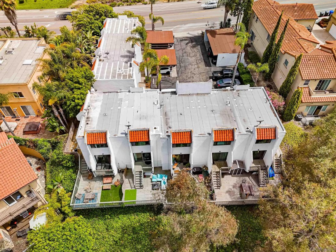 Carlsbad, California, United States 3 - 18148403