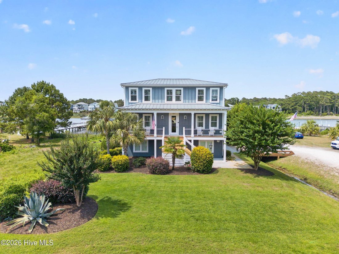 House in Oak Island, North Carolina, United States 4 - 18145089