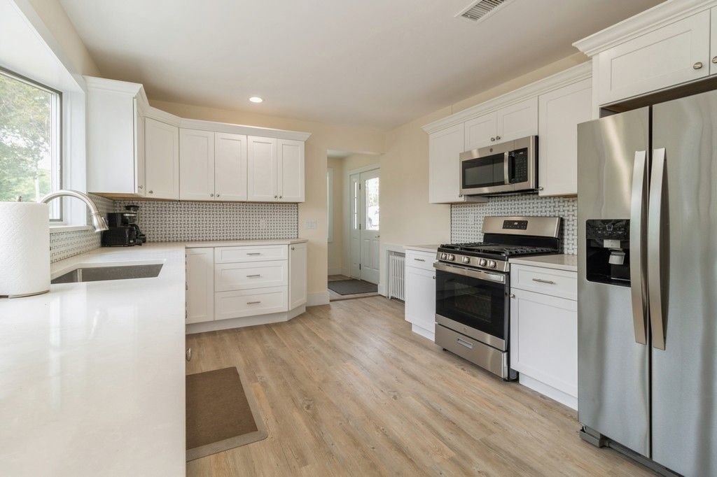 Hampton Bays, New York, United States 4 - 18145912
