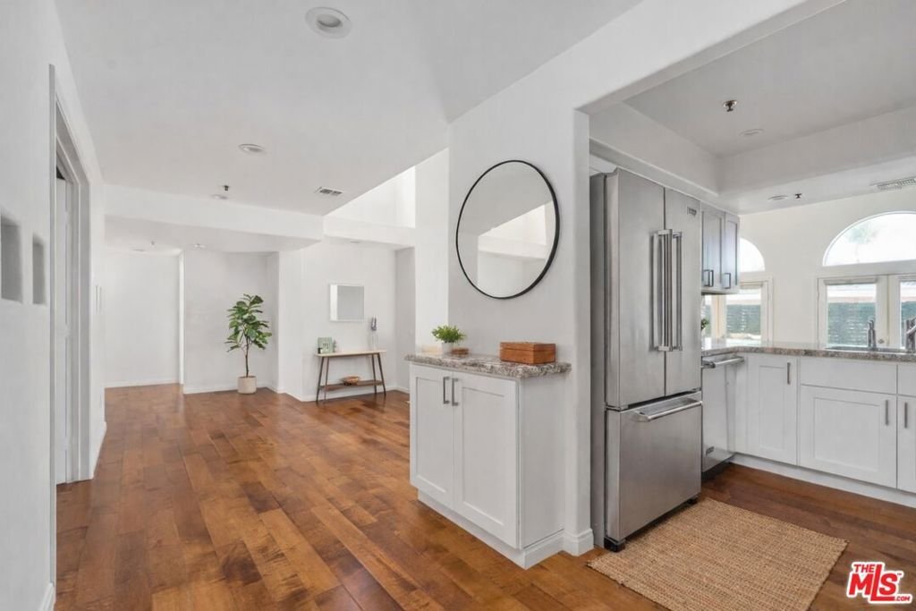 Condo in Los Angeles, California, United States 5 - 18147853