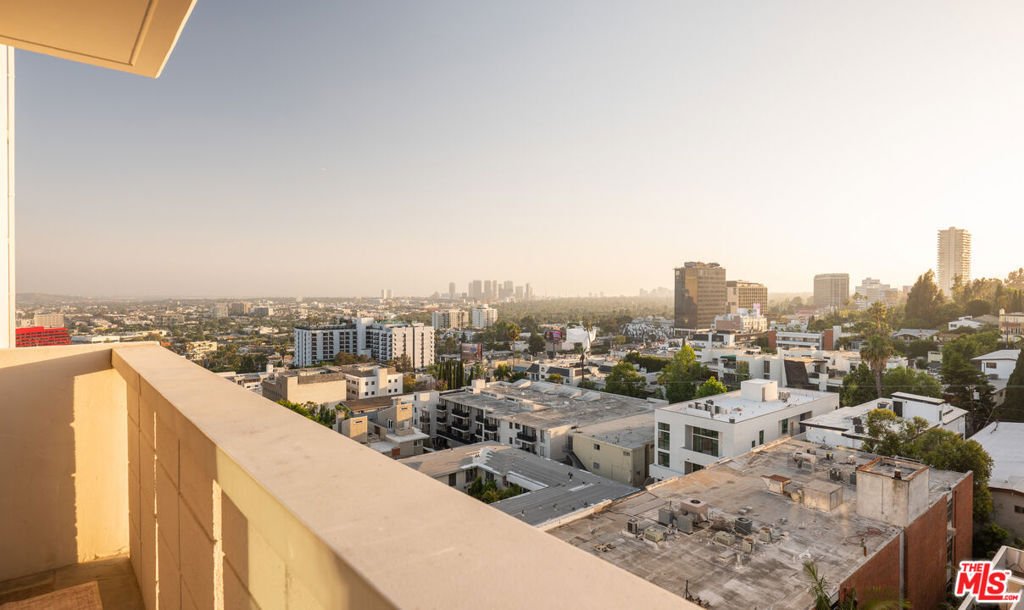 Condo in Los Angeles, California, United States 3 - 18032946