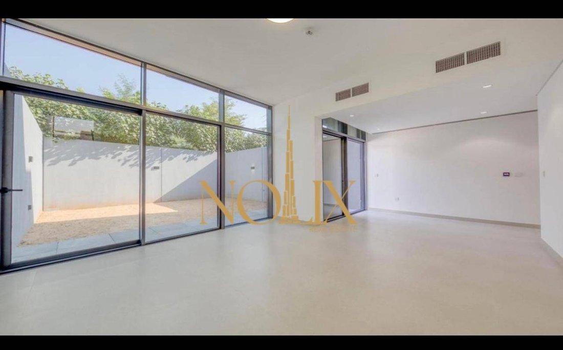 Townhouse in Al Ruwaidat Suburb, Sharjah Emirate, United Arab Emirates 4 - 18145555