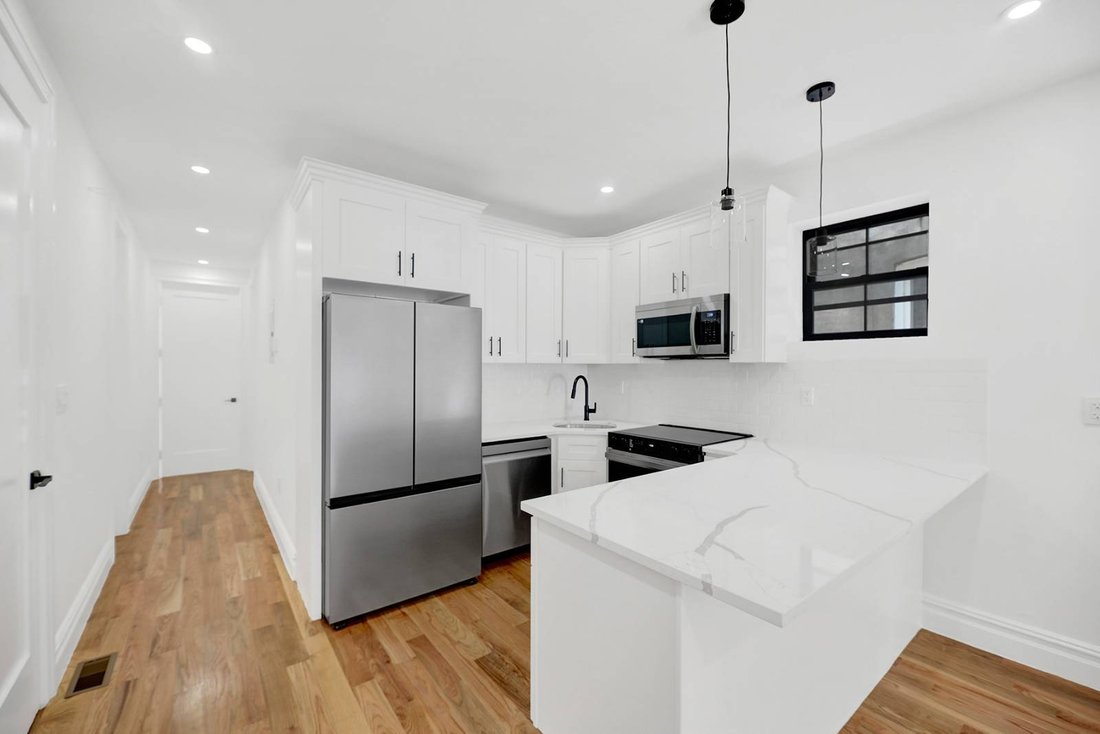 House in New York, New York, United States 4 - 18147823