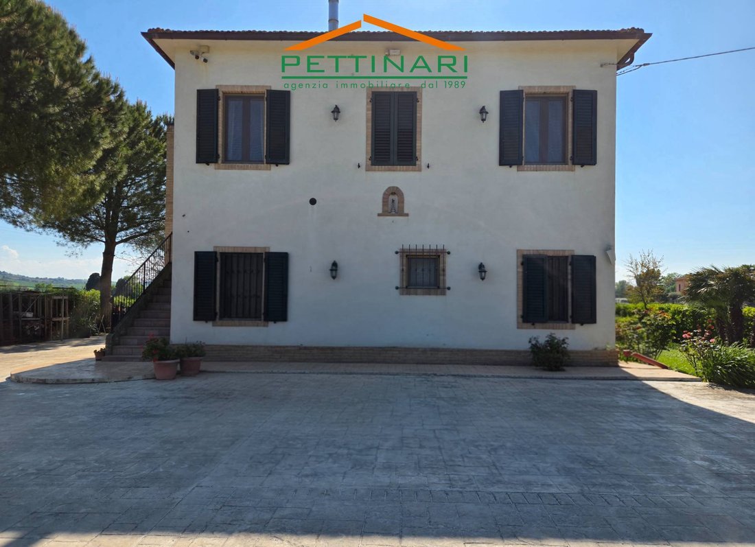 Villa in Potenza Picena, Marche, Italy 2 - 18150949
