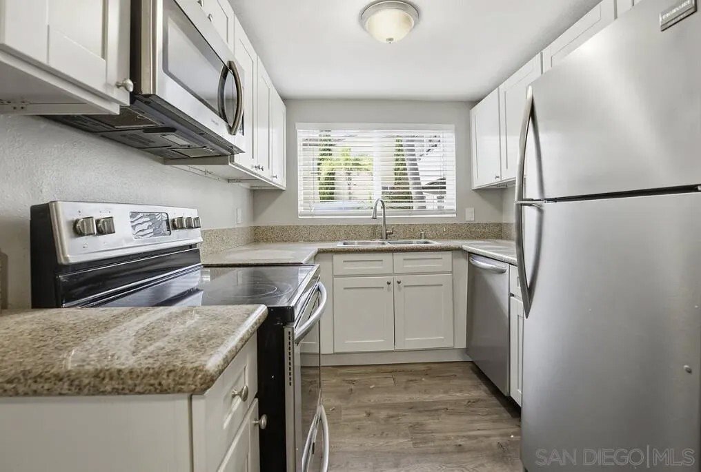 Carlsbad, California, United States 5 - 18148403